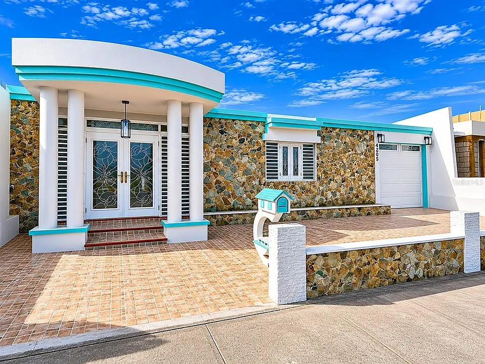 4205 Urb Villa Del Carmen Ave