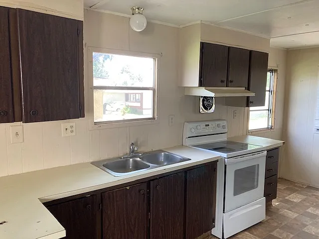2703 W 24th St — Photo 3