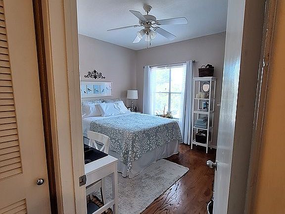 4th image of 4041 Drake St