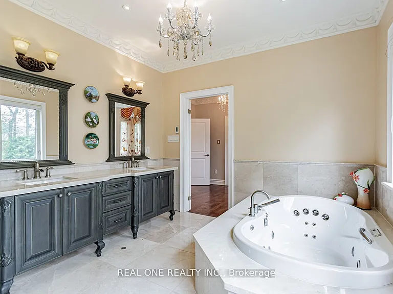 15 Royal Oak Dr — Photo 13