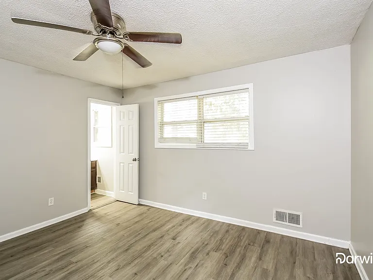 6215 Marilla St — Photo 13