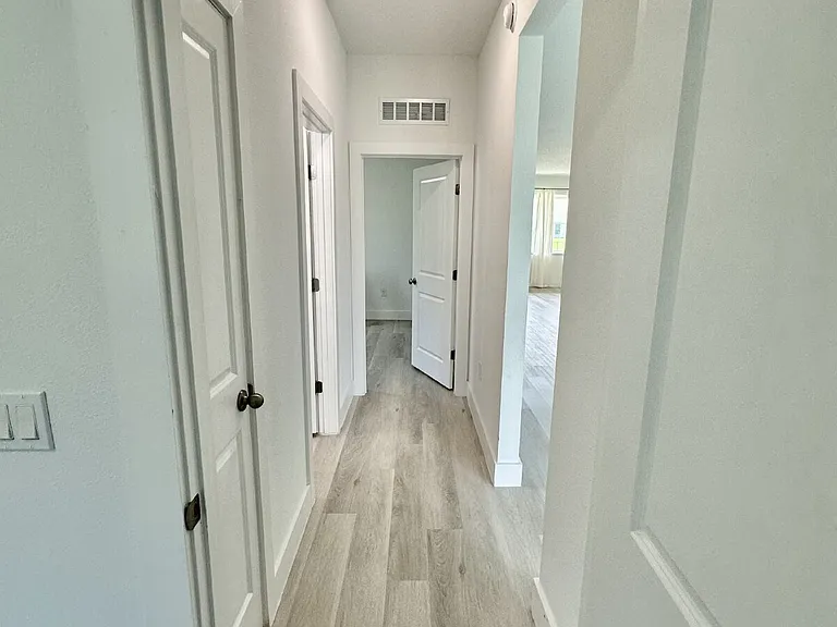 1370 Cogan Dr SE — Photo 12