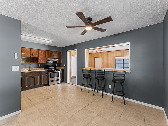 3rd image of 304 8th Avenue SW