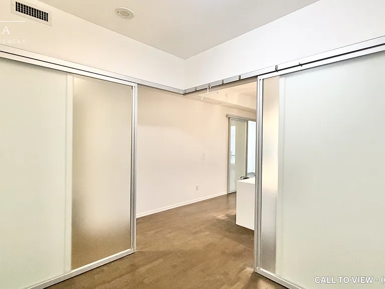 1 Bloor St E #524 — Photo 11