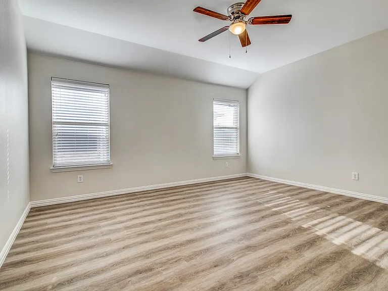2100 Willow Creek Dr — Photo 12