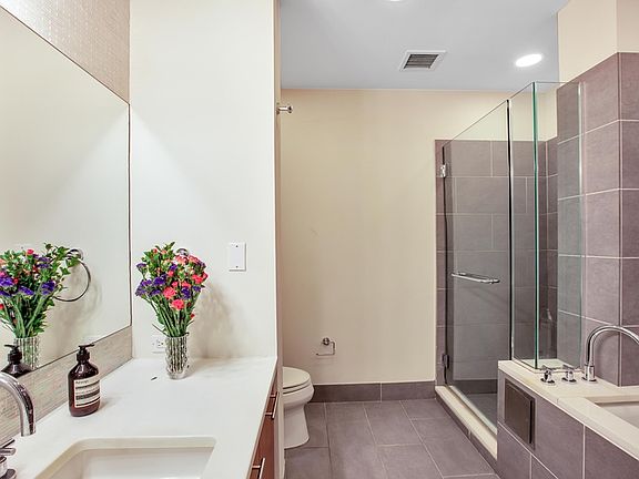 4th image of 130 W 19th St APT 4D