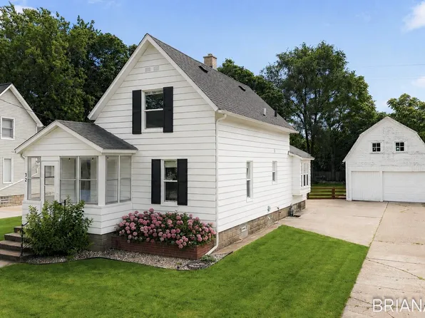 32 W McKinley Ave, Zeeland, MI 49464