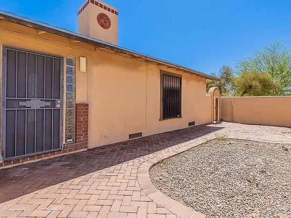 5th image of 3118 N Santa Rita Ave