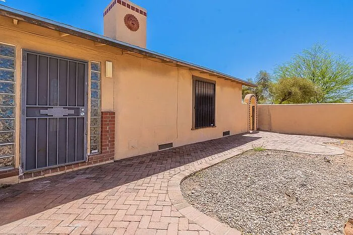 3118 N Santa Rita Ave — Photo 5