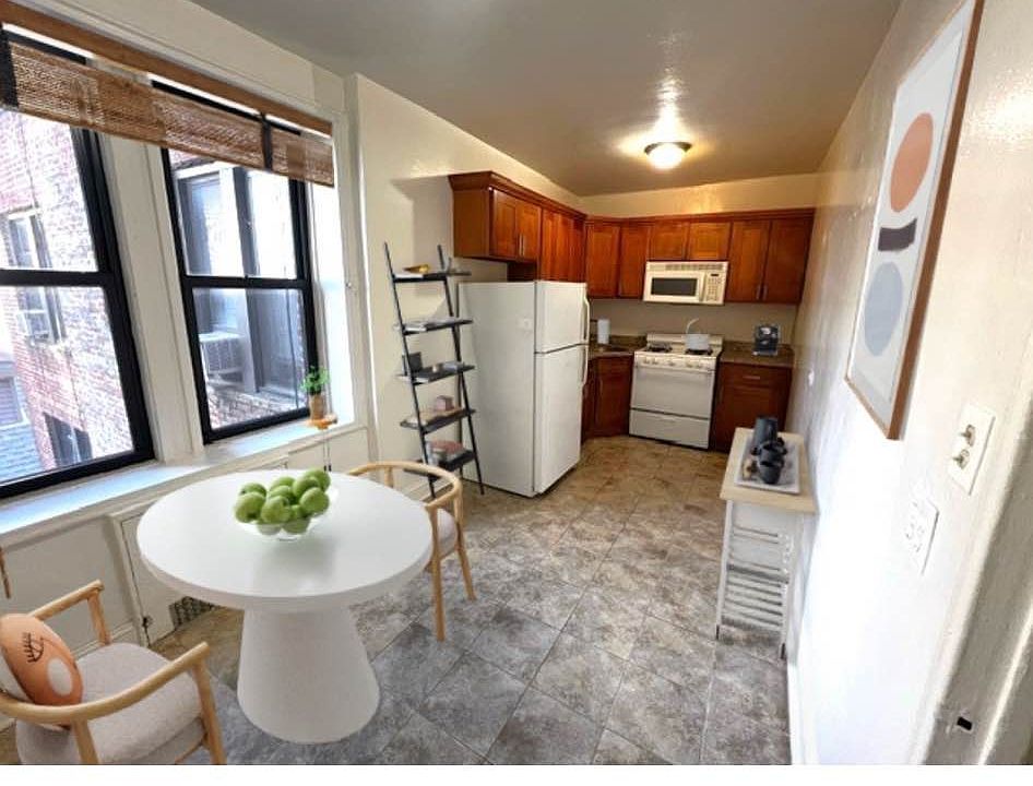 2nd image of 181 Hawthorne St #3Z