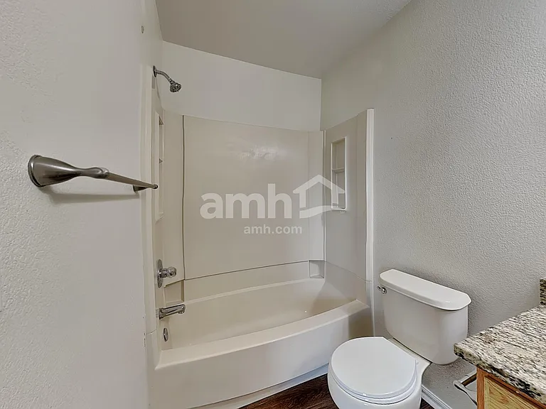 19984 E Lasalle Dr — Photo 11