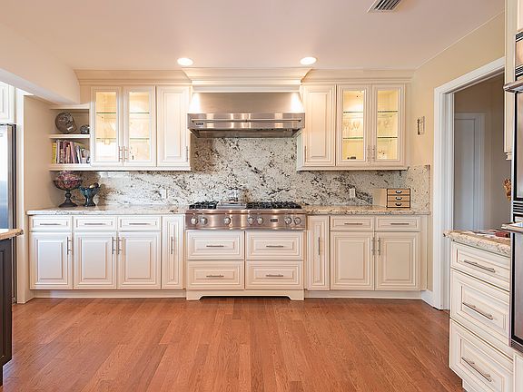 4th image of 1701 Vestal Dr