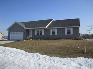 181 Bluebird Ln, Luxemburg, WI 54217
