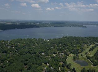 982 Indian Hills Rd, Fontana, WI 53125