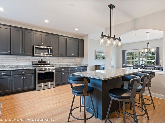 2nd image of 9422 Parkwood Ln