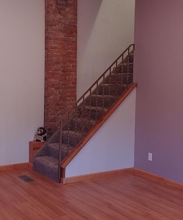 1st image of 1915 W 77th St