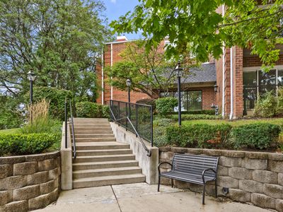 805 Leicester Rd APT 106, Elk Grove Village, IL, 60007