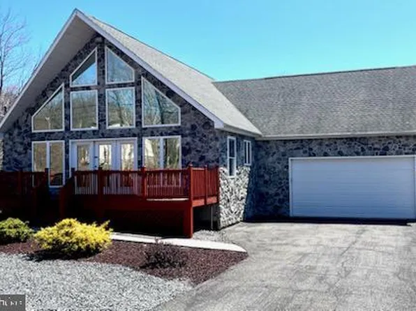 33 E Players Way, Hazleton, PA 18202