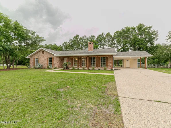 401 Felicity St, Bay Saint Louis, MS 39520