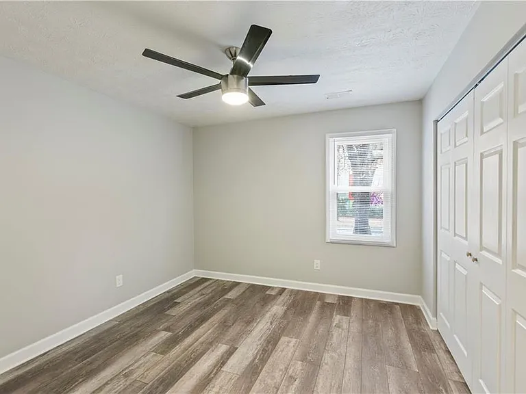 112 Tye St SE — Photo 18