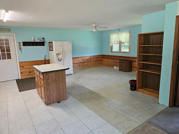 4th image of 17159 Evergreen Ln