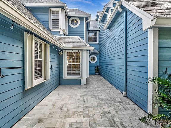 2nd image of 120 Ocean Dunes Circle