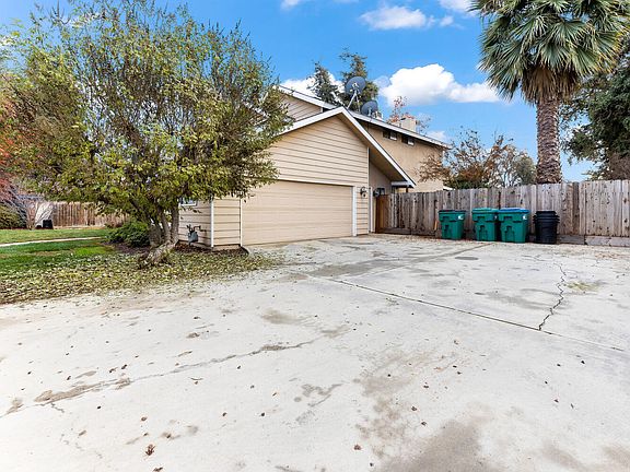 3rd image of 15087 Lipson St