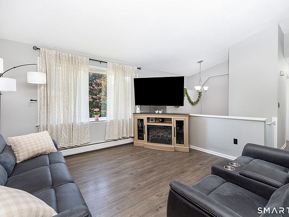 3rd image of 477 Waterbury Road
