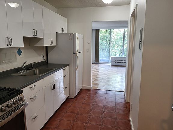 5th image of 44 Washington St APT 409
