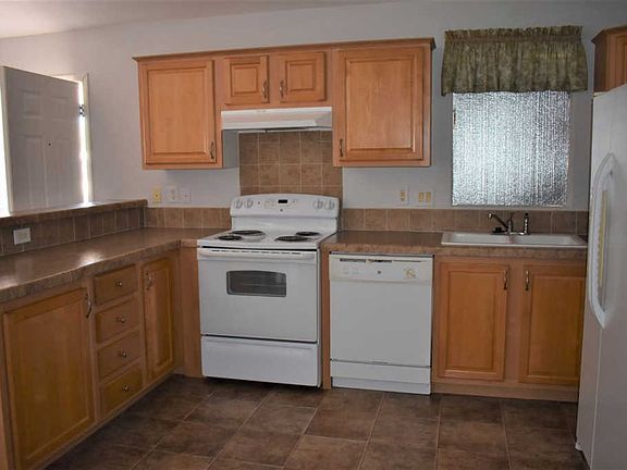 3rd image of 13429 E 48th Dr