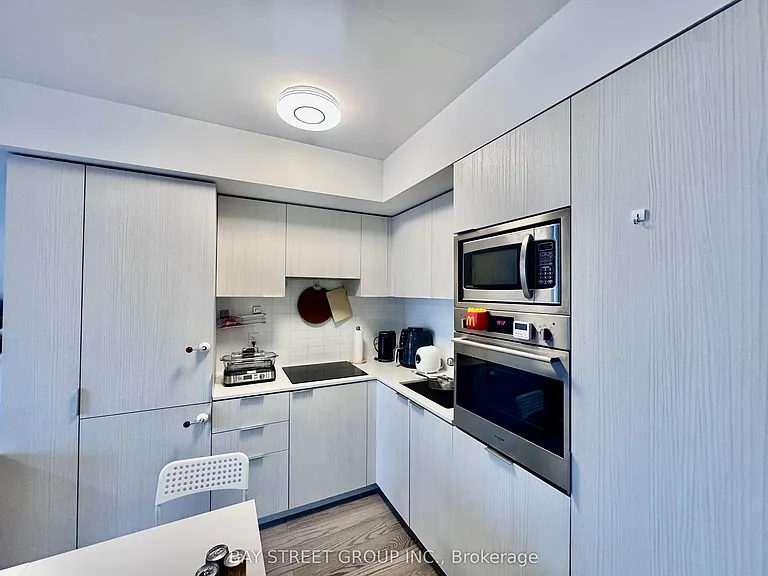 11 Wellesley St W #2103 — Photo 6