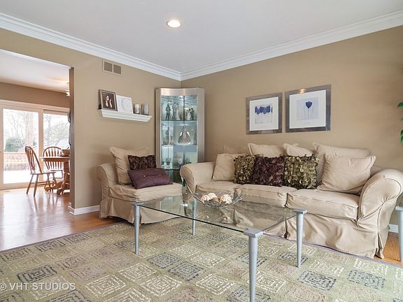 3rd image of 1020 N Country Ln