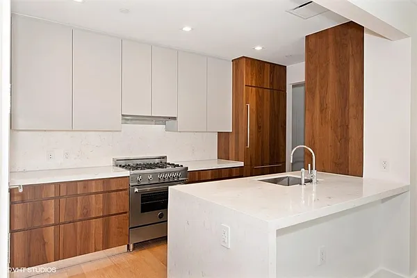 Rented by R New York | media 20