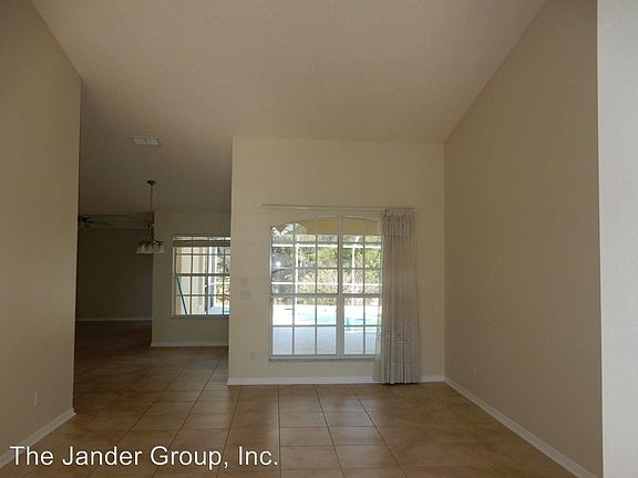 4th image of 2648 Fallbrook Dr