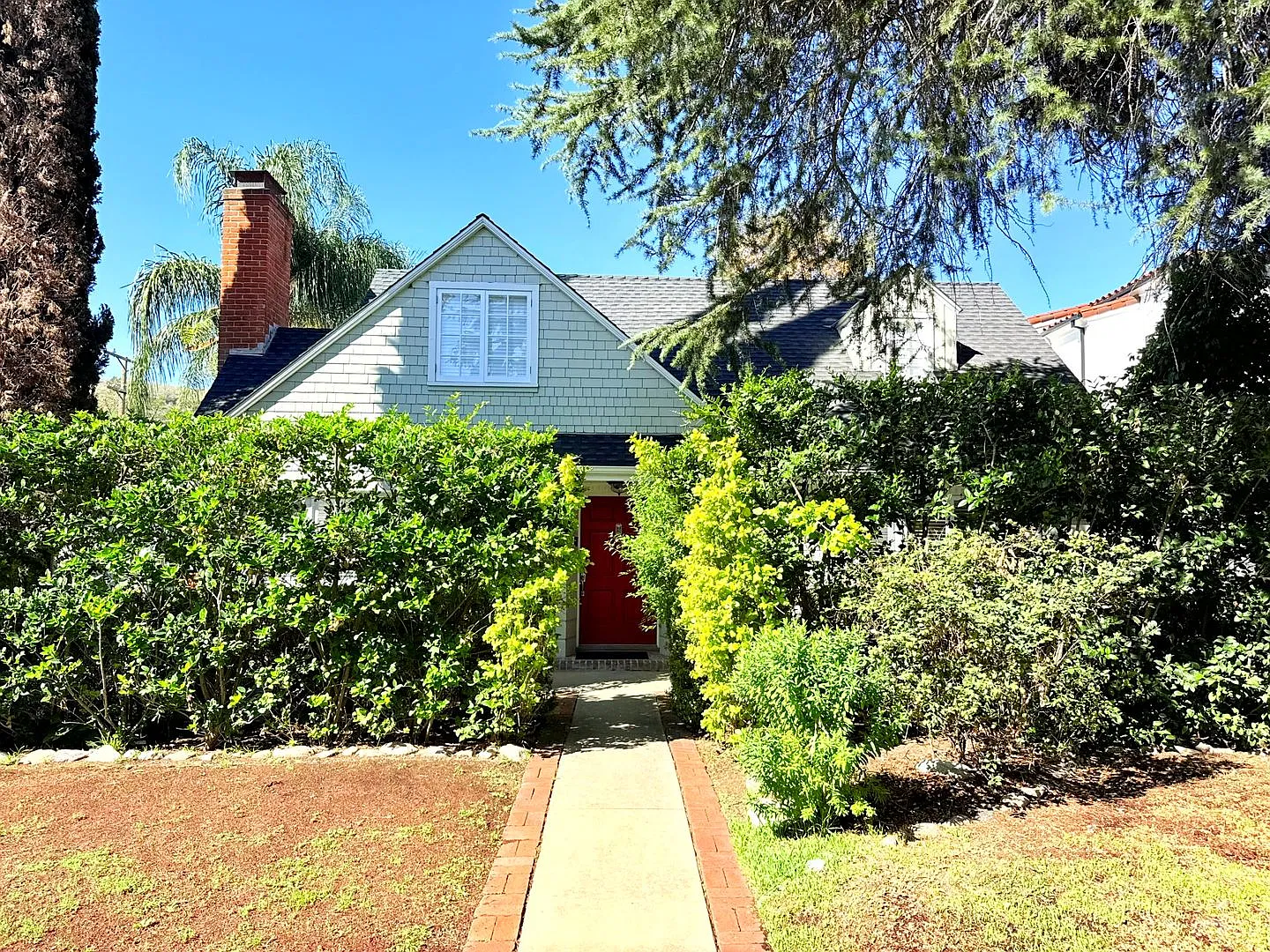 Beautiful Charming 2 Story Traditional Home 4 bed - 3 bath in Verdugo Woodlands/Glendale — Photo 1