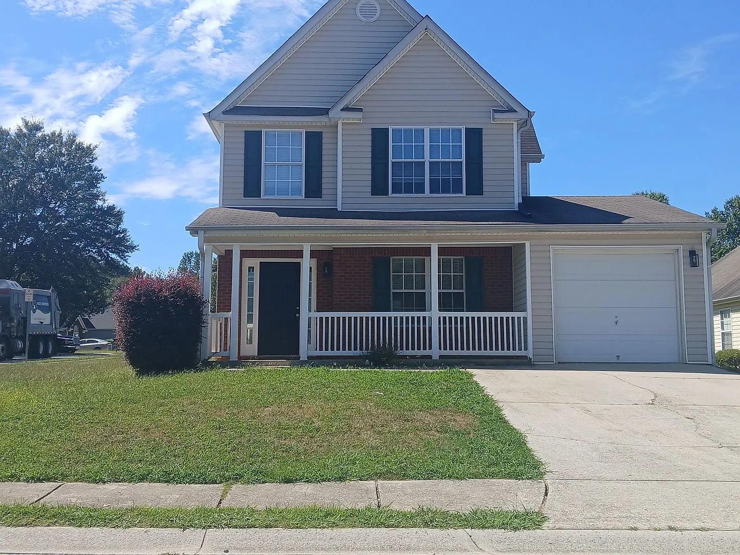 Black on Black Beautiful 2-Story 3 South Fulton Home! - Vouchers Accepted — Photo 3