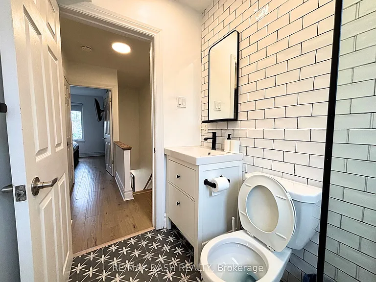 3312 Bathurst St — Photo 16