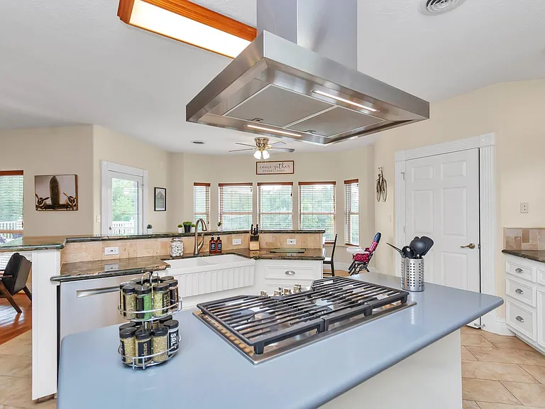 1730 Lakeshore Dr — Photo 13