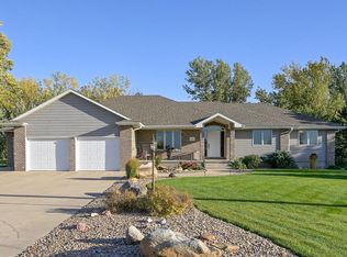 303 Island Dr, Doniphan, NE 68832