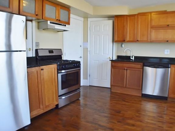 2nd image of 1412 N Ashland Ave Fl 4th