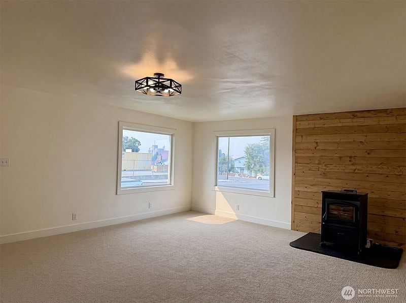 4th image of 511 SE Brace Street
