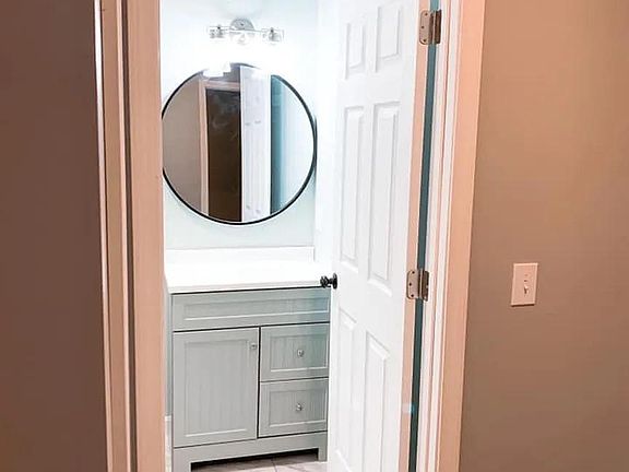 Upstairs full bath with tub
