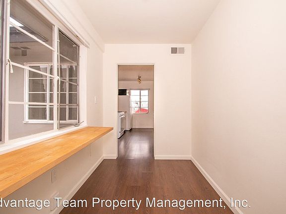 2nd image of 1602 Rosecrans St