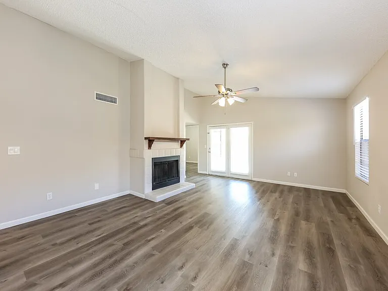 8938 N 64th Ln — Photo 3