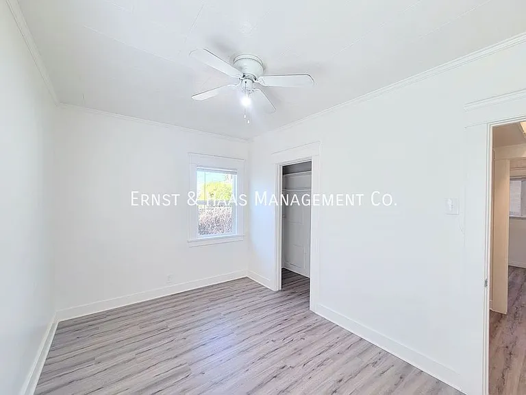 2068 Linden Ave — Photo 12