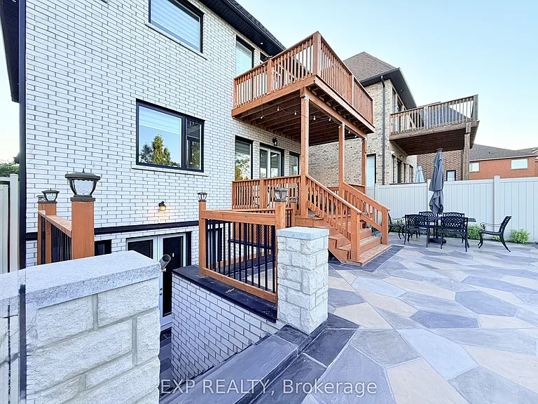 1606 Sandhurst Cres — Photo 6