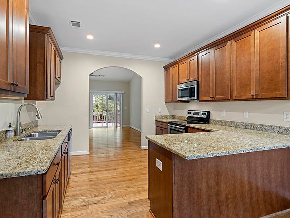 5th image of 108 Windy Bluff Dr