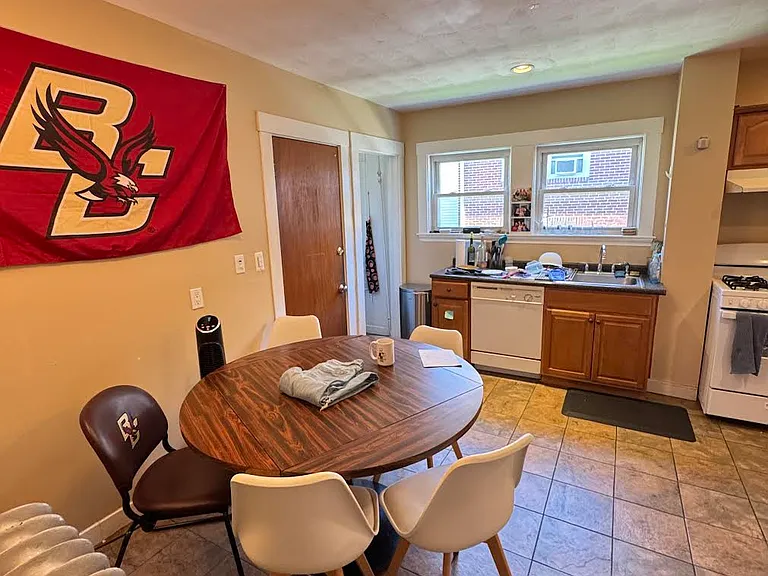 289 Foster St #1L — Photo 5