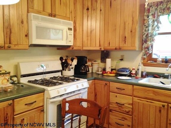 2nd image of 33 Lakeland Park Dr