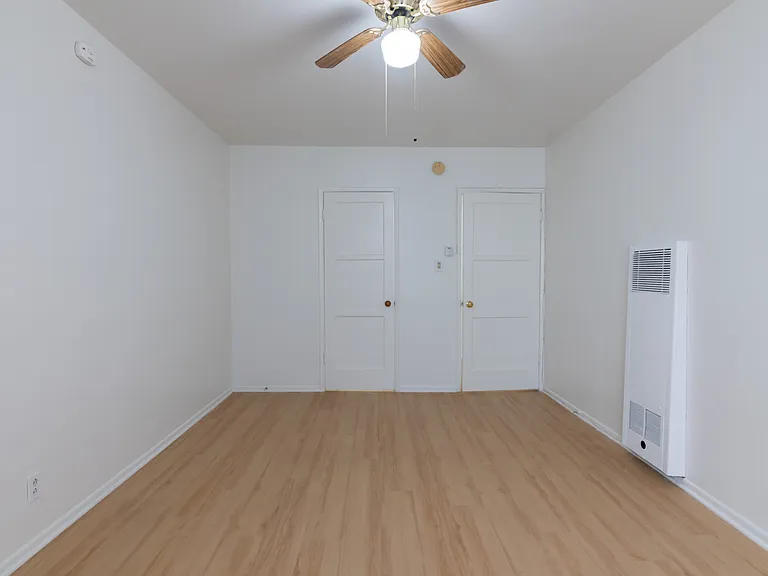 Gayley Manor Apartments — Photo 33